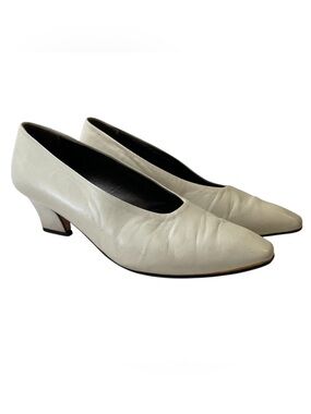 CORY Beige/Ivory Leather Italian Made Blunt Toe Low Heelsl Shoes - Size 5.5